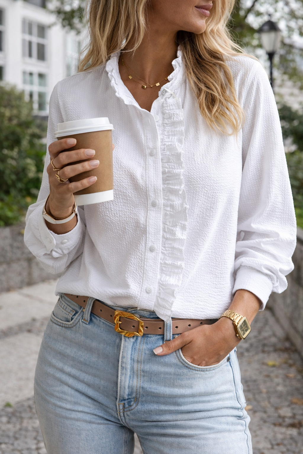 Blouse à manches longues avec détail volants et boutons pour femmes