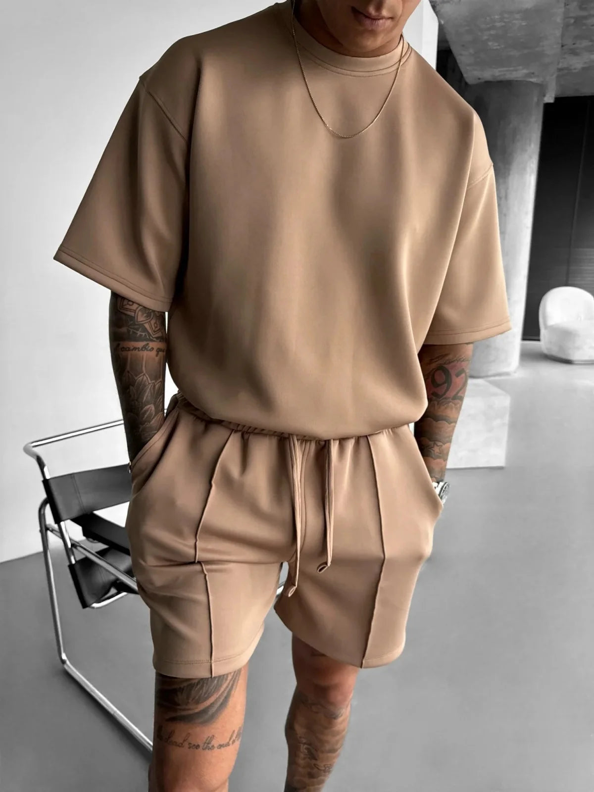 Ensemble t-shirt à manches courtes surdimensionné et shorts à cordon de serrage pour hommes