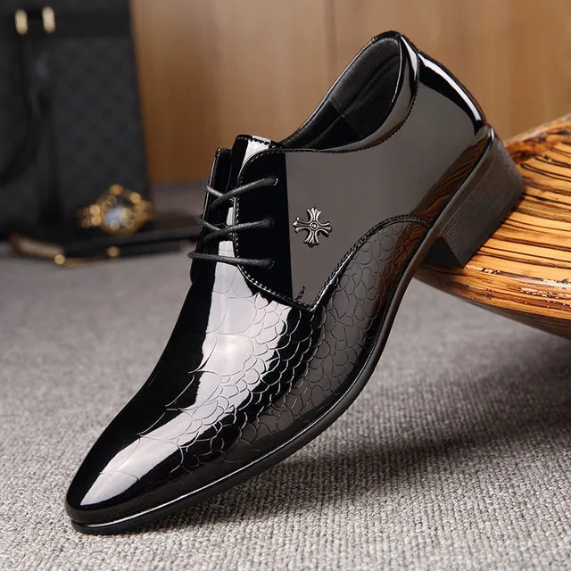 Men’s Lace-Up Oxford Shoes with Embossed Upper and Low Heel