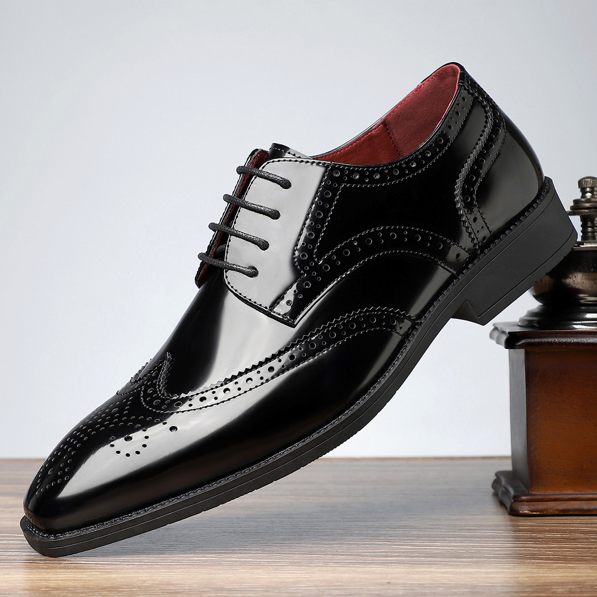 Men’s Lace-Up Brogue Dress Shoes with Wingtip Detailing