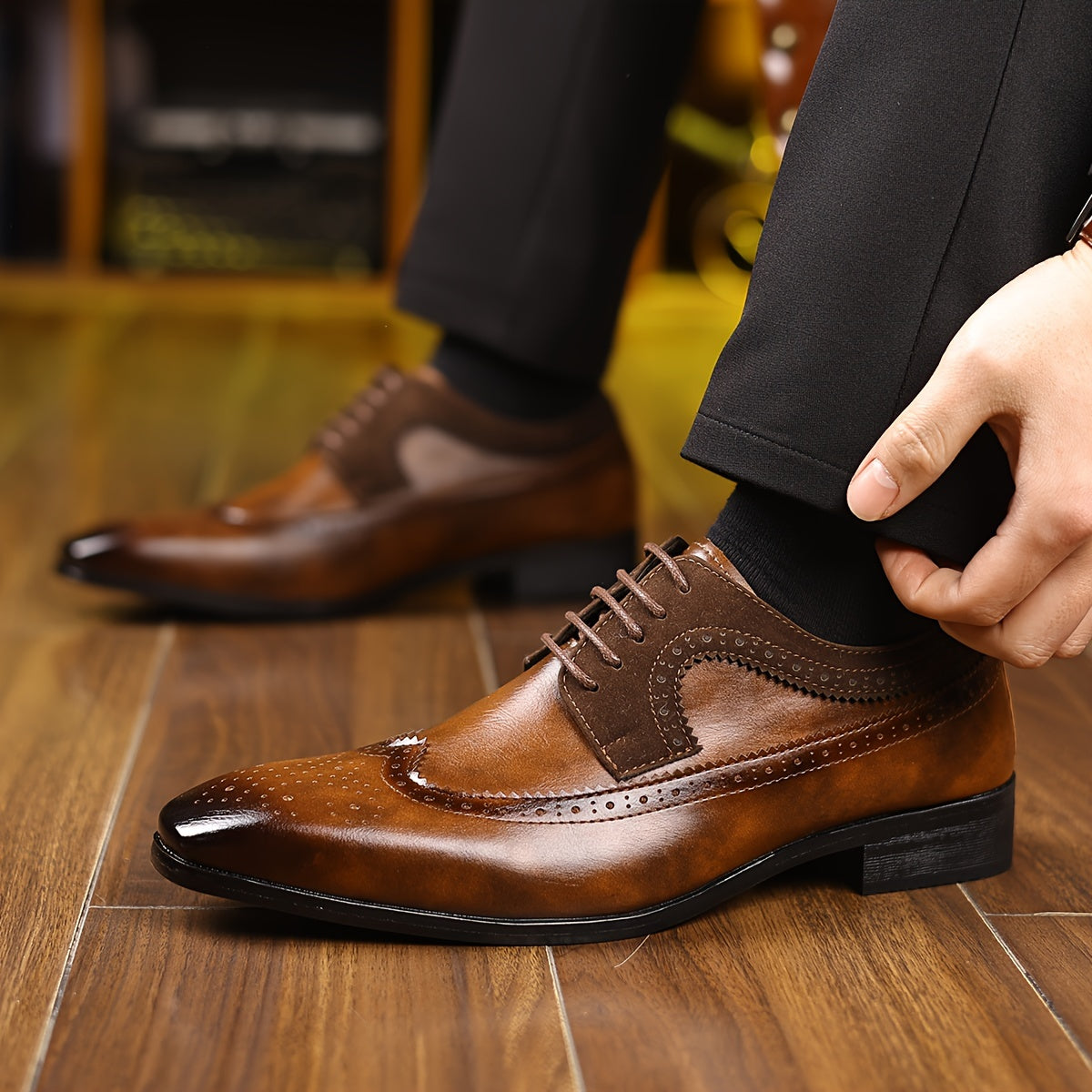 Men’s Lace-Up Brogue Oxford Shoes with Wingtip Detailing