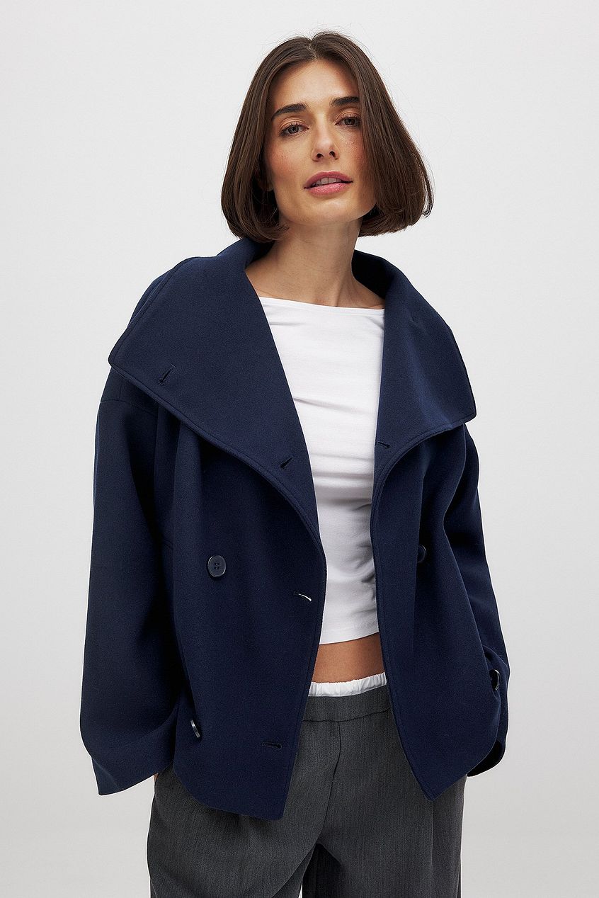 Women’s Short Wool Jacket – Double-Breasted Front with Oversized Collar