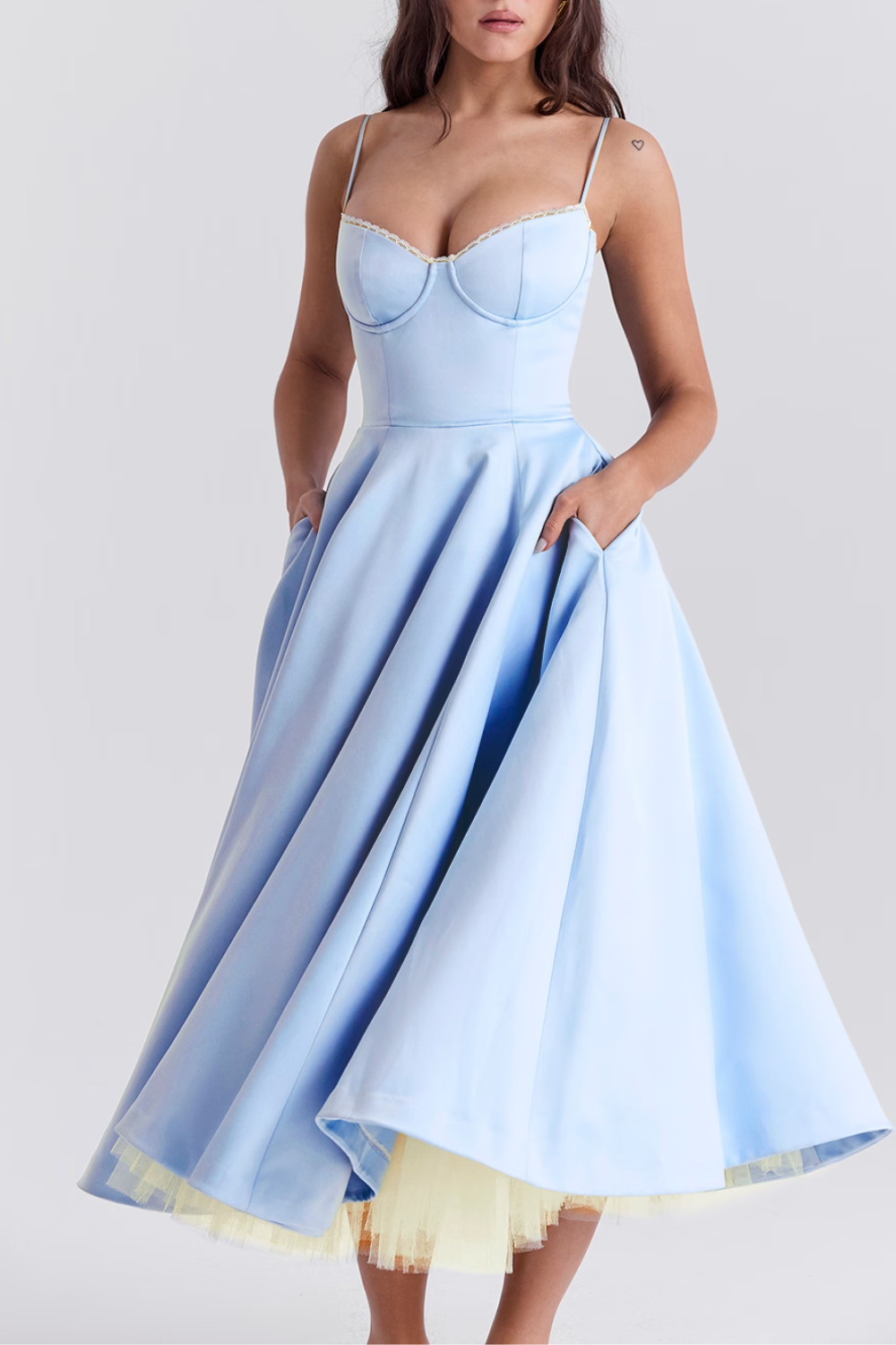 Women’s Sleeveless Midi Dress with Structured Bodice and Flared Skirt