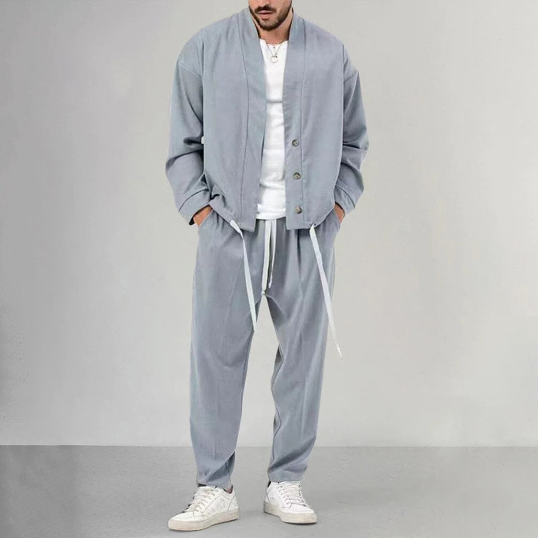 Ensemble de deux pièces pour hommes avec chemise à boutons et joggers à cordon