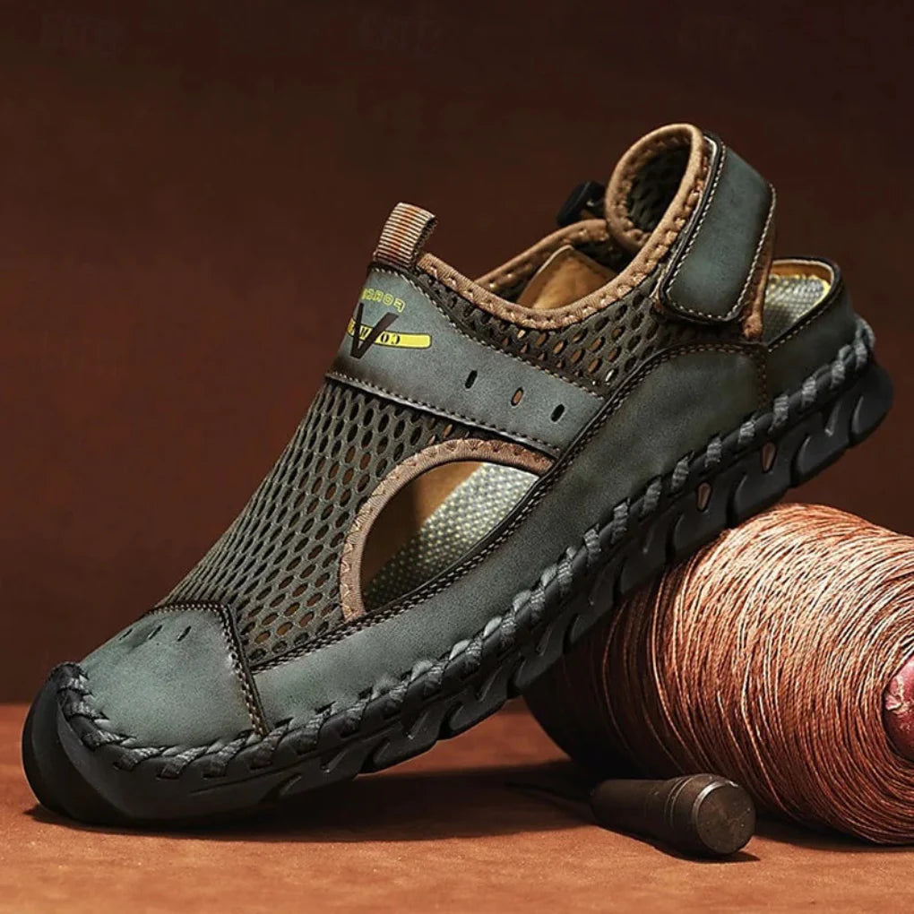 Sandales à lanières ajustables à bout fermé en mesh pour hommes