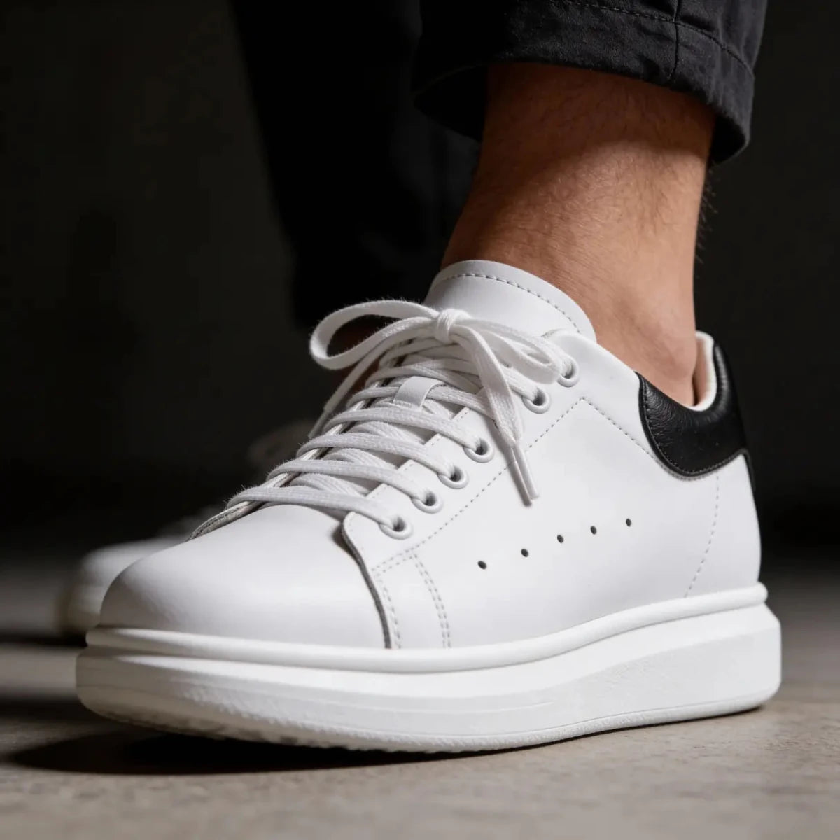 Men’s Lace - Up Platform Sneakers with Contrast Heel Panel