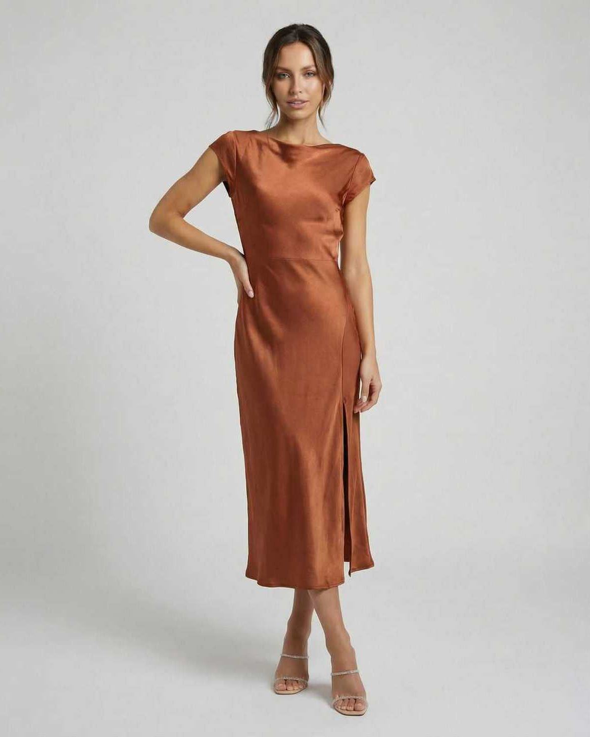 Robe midi à col bateau et manches courtes en satin avec dos torsadé pour femmes