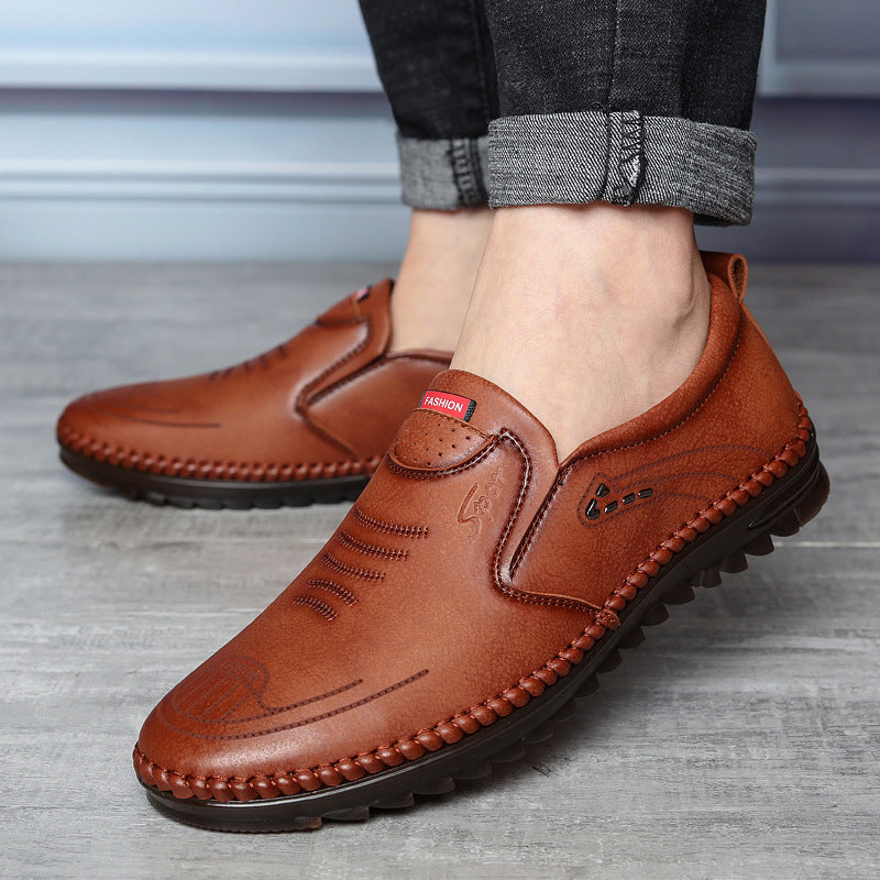 Mocassins à enfiler pour hommes avec couture contrastée et détails perforés