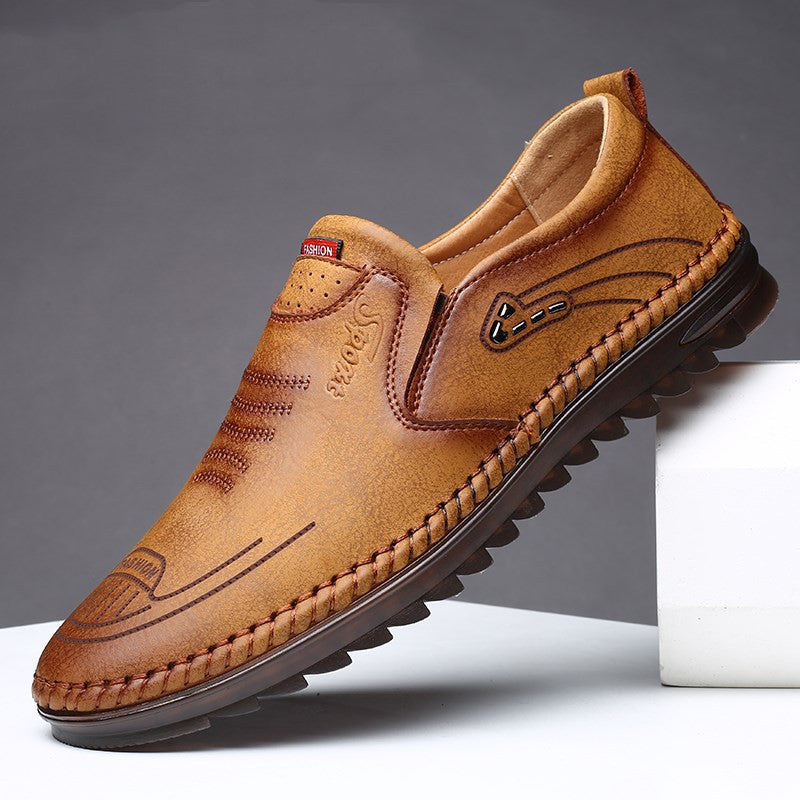 Mocassins à enfiler pour hommes avec couture contrastée et détails perforés