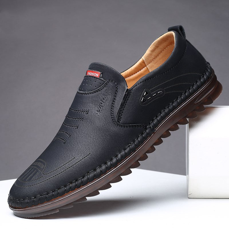 Mocassins à enfiler pour hommes avec couture contrastée et détails perforés