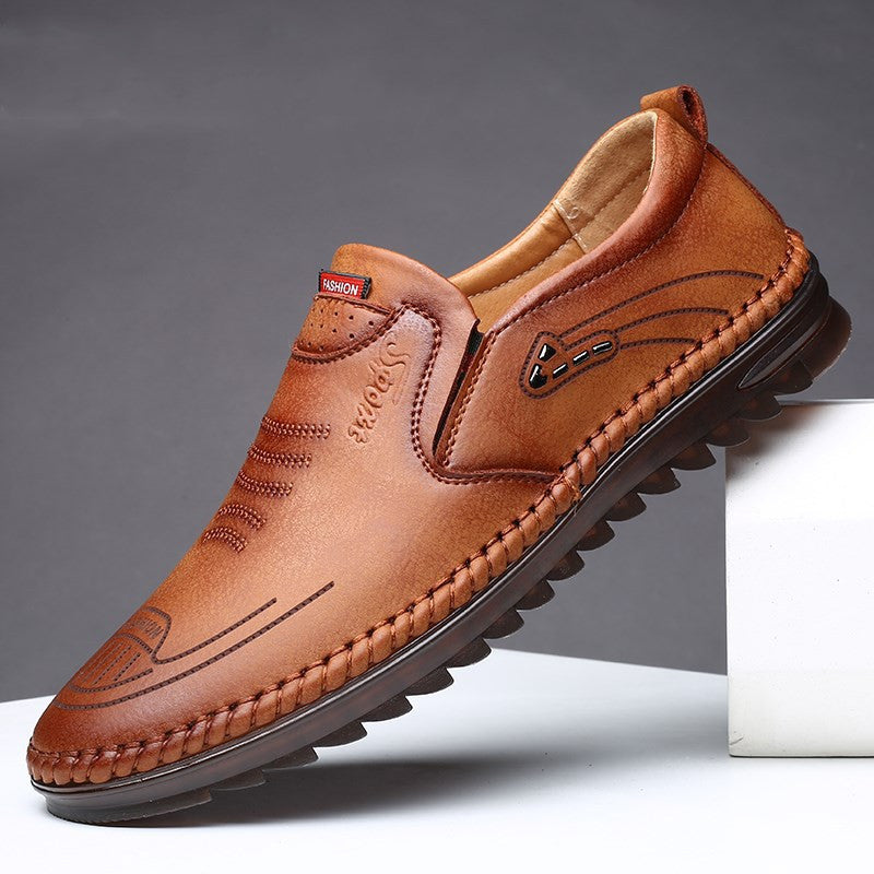 Mocassins à enfiler pour hommes avec couture contrastée et détails perforés