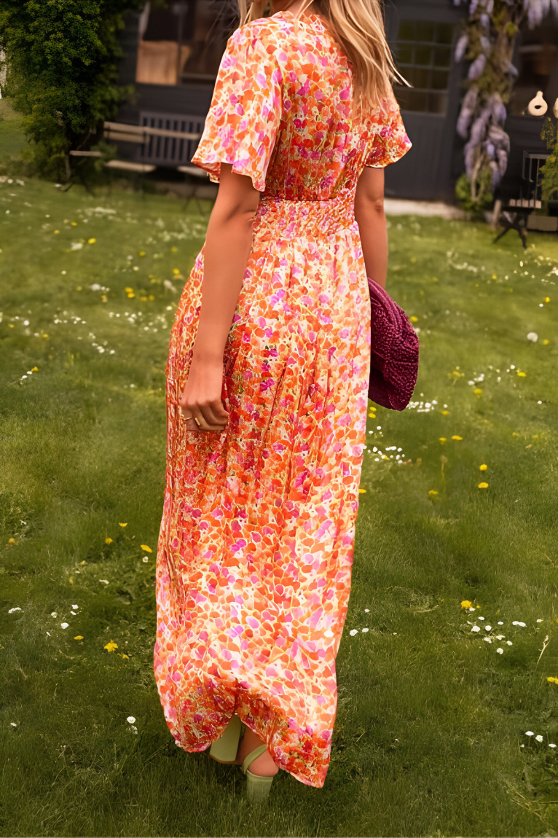 Robe maxi à manches courtes en V avec imprimé floral et taille smockée pour femmes