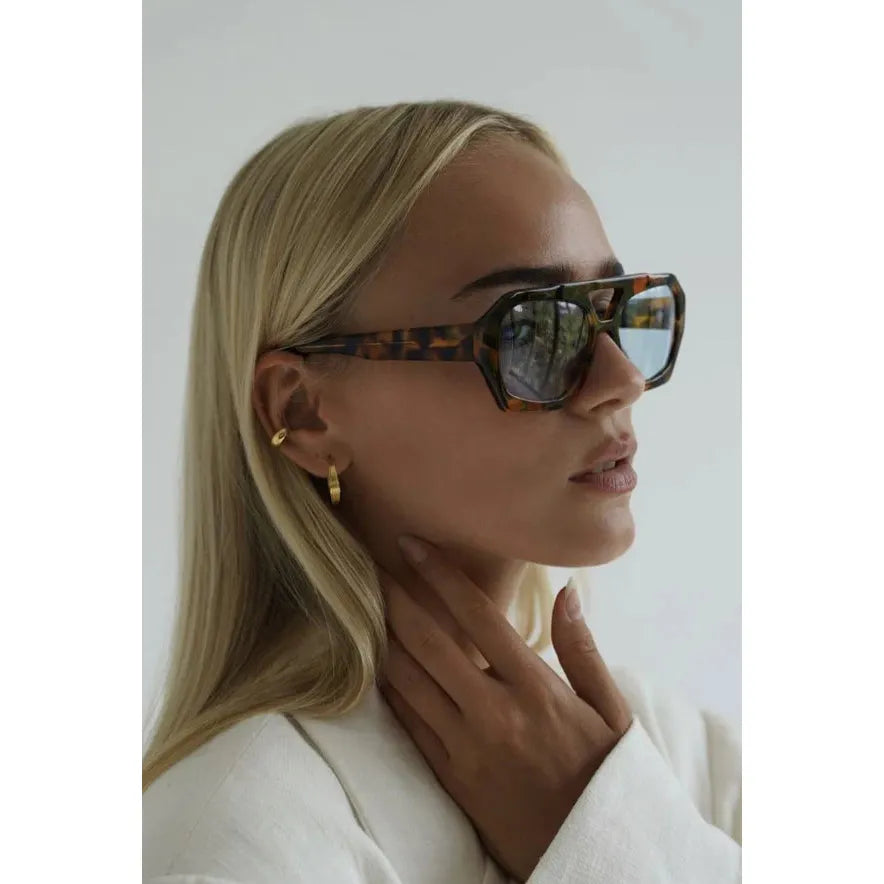 Women's Sunglasses Oversized Geometric Tortoiseshell Frame Gradient