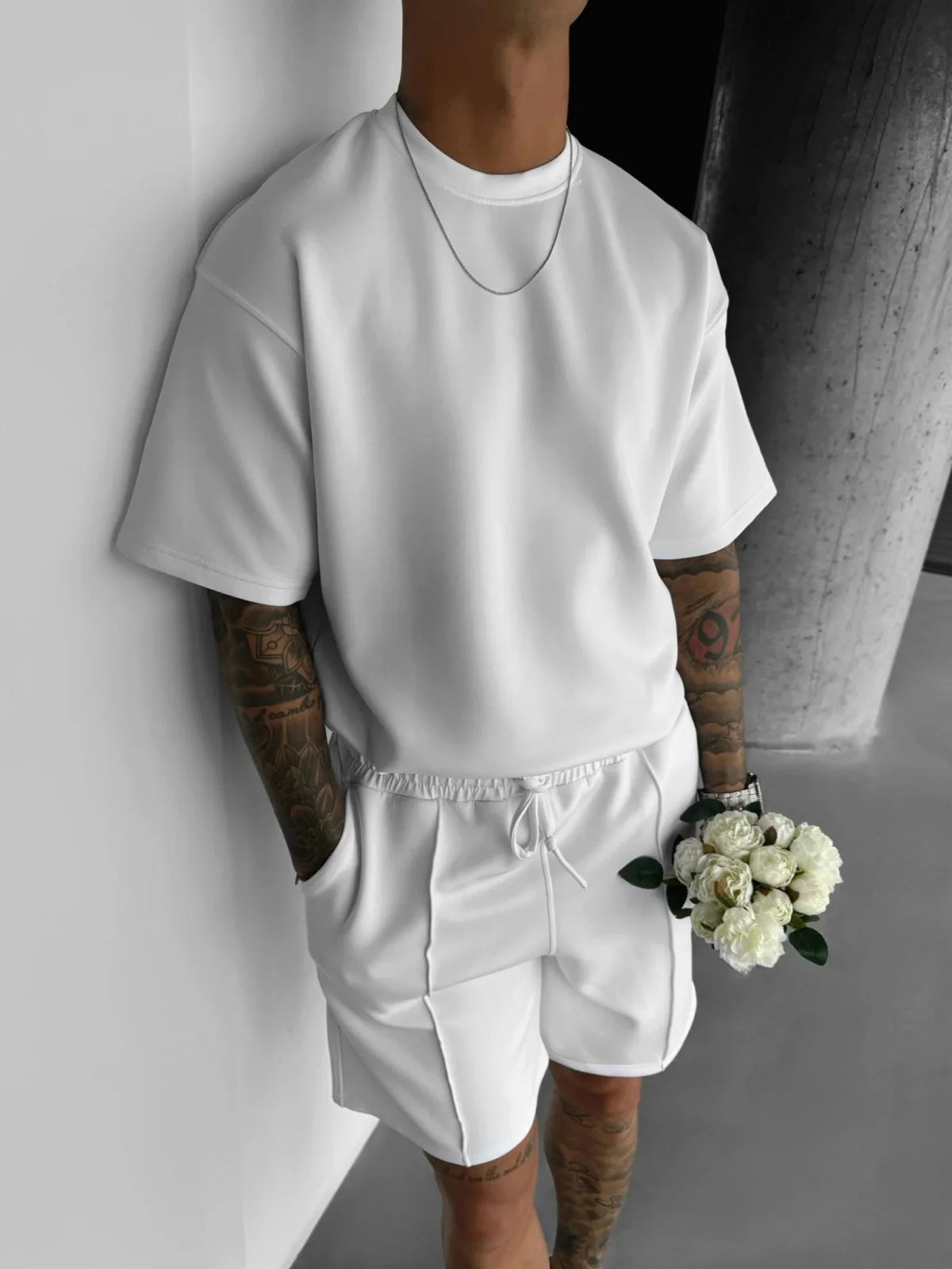 Ensemble t-shirt à manches courtes surdimensionné et shorts à cordon de serrage pour hommes
