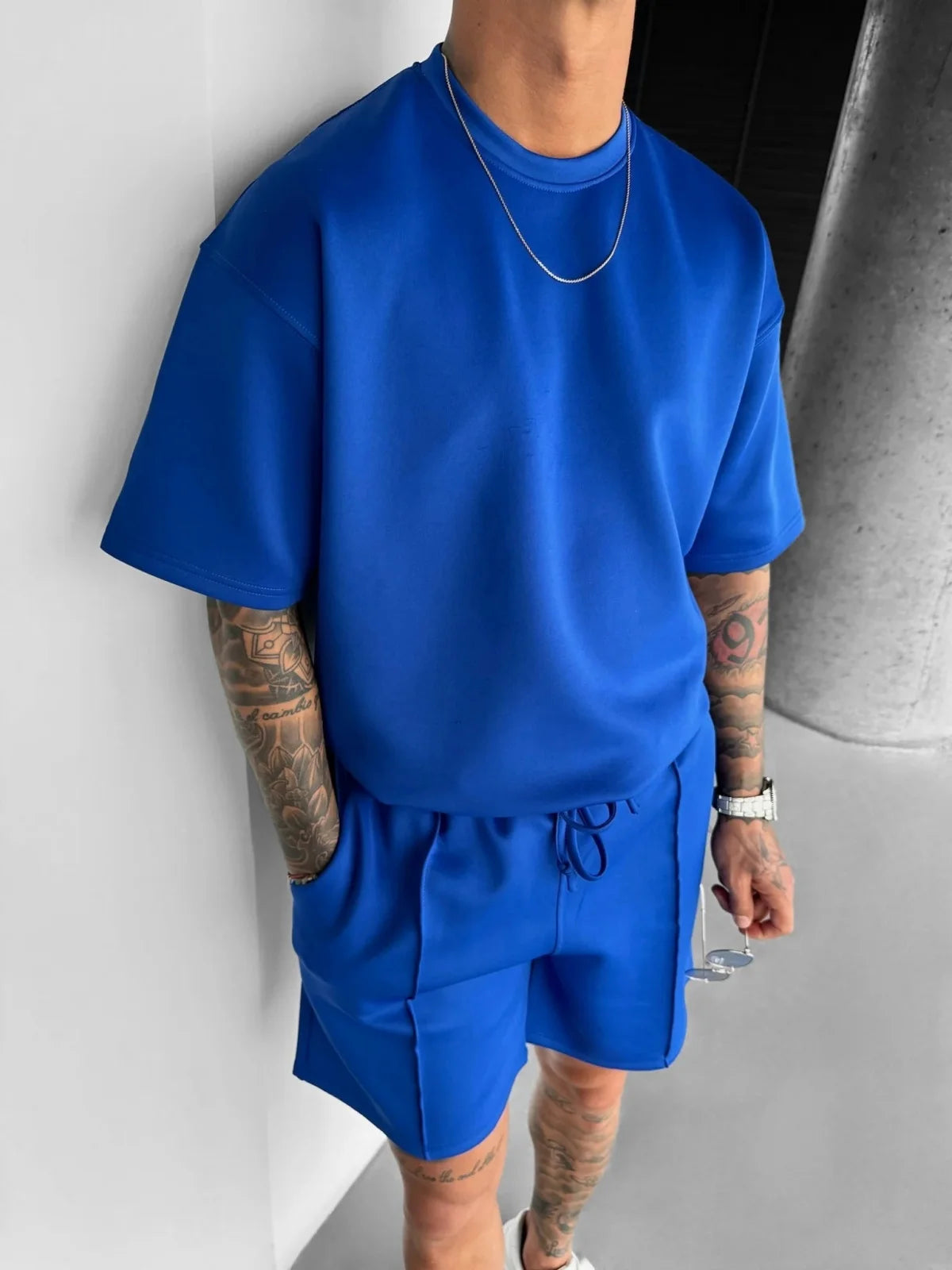 Ensemble t-shirt à manches courtes surdimensionné et shorts à cordon de serrage pour hommes