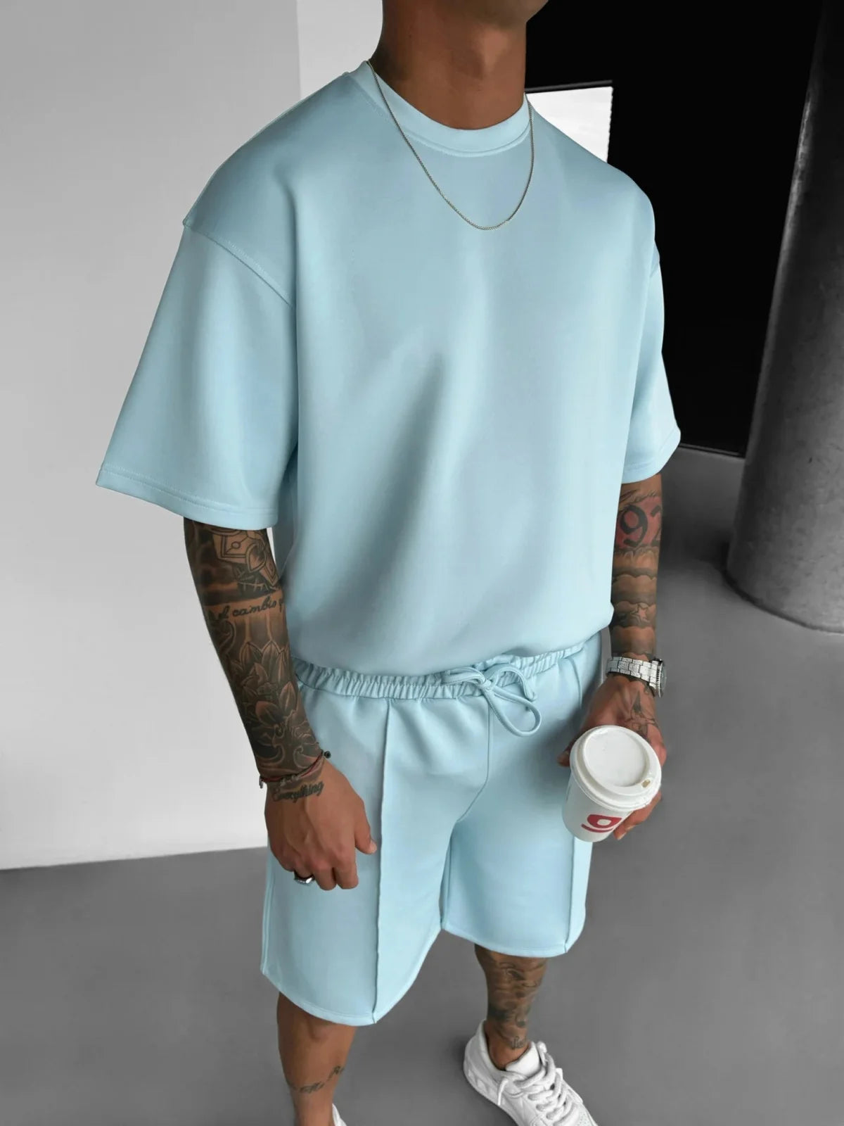 Ensemble t-shirt à manches courtes surdimensionné et shorts à cordon de serrage pour hommes