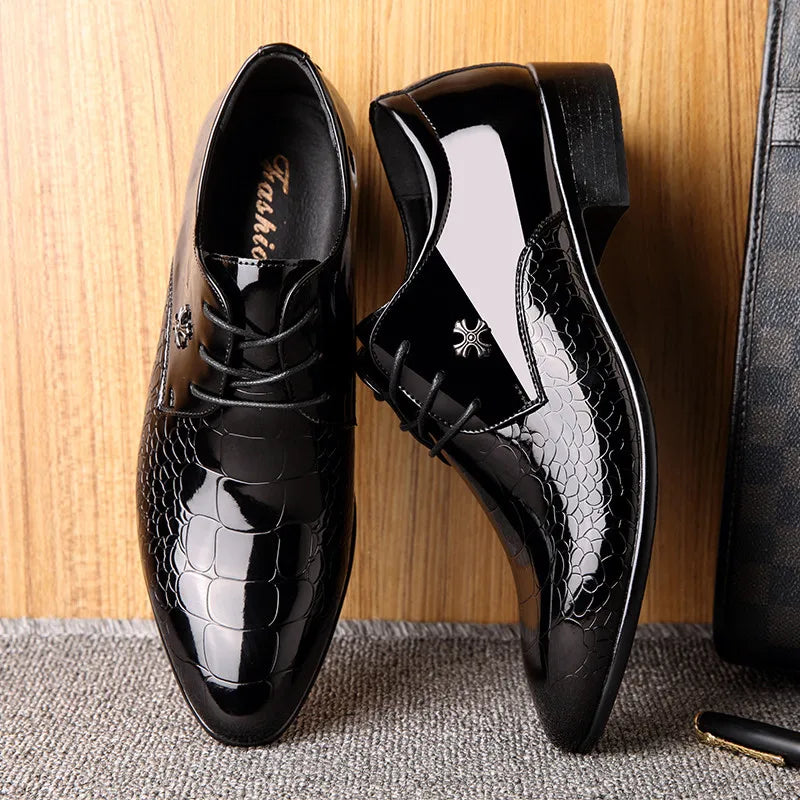 Men’s Lace-Up Oxford Shoes with Embossed Upper and Low Heel