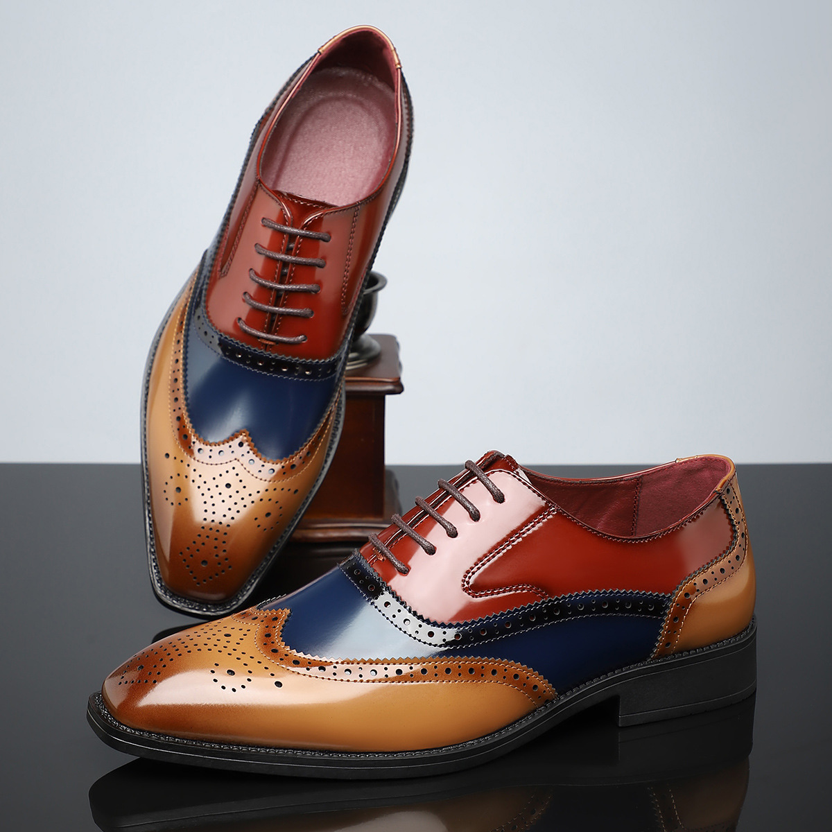 Men’s Lace-Up Brogue Dress Shoes with Wingtip Detailing