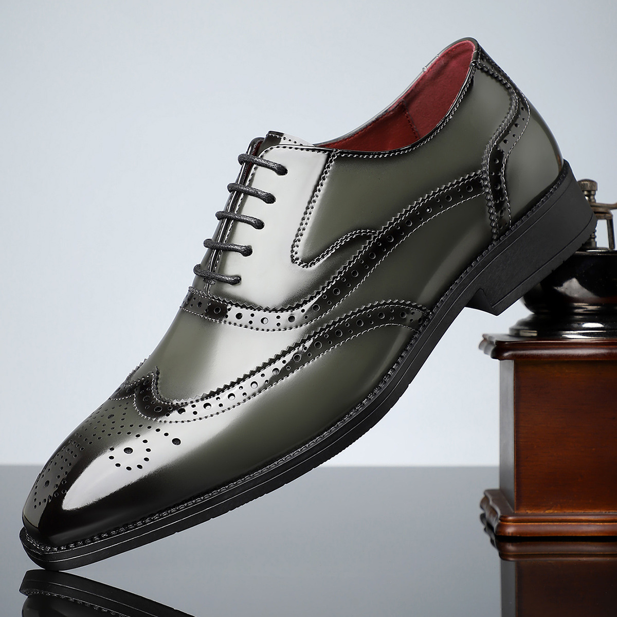 Men’s Lace-Up Brogue Dress Shoes with Wingtip Detailing