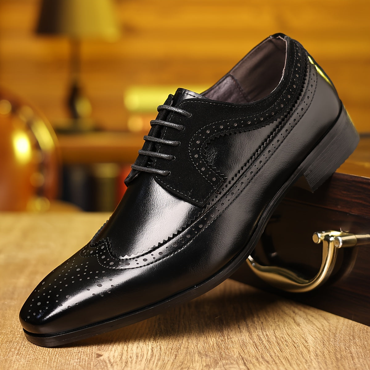 Men’s Lace-Up Brogue Oxford Shoes with Wingtip Detailing