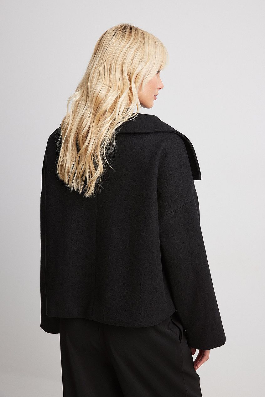 Women’s Short Wool Jacket – Double-Breasted Front with Oversized Collar