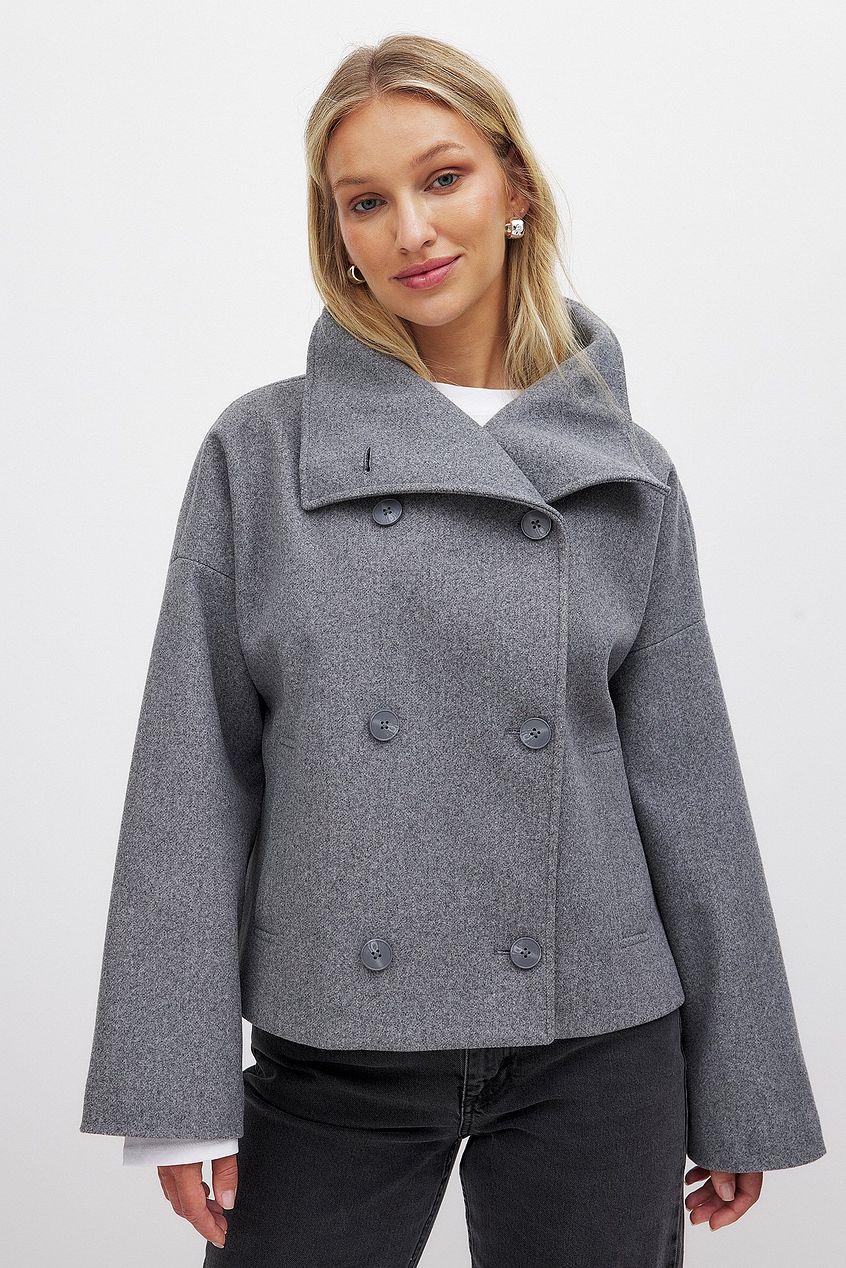 Women’s Short Wool Jacket – Double-Breasted Front with Oversized Collar