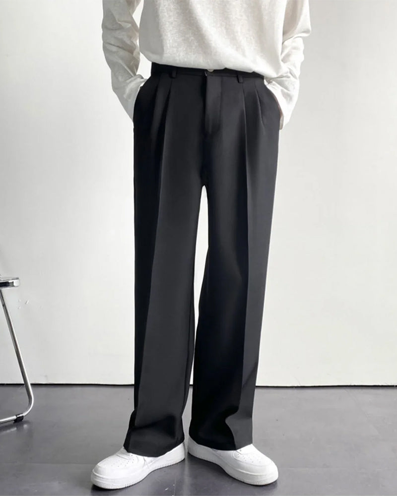 Men’s Wide Fit Straight-Leg Pants with Pleated Front