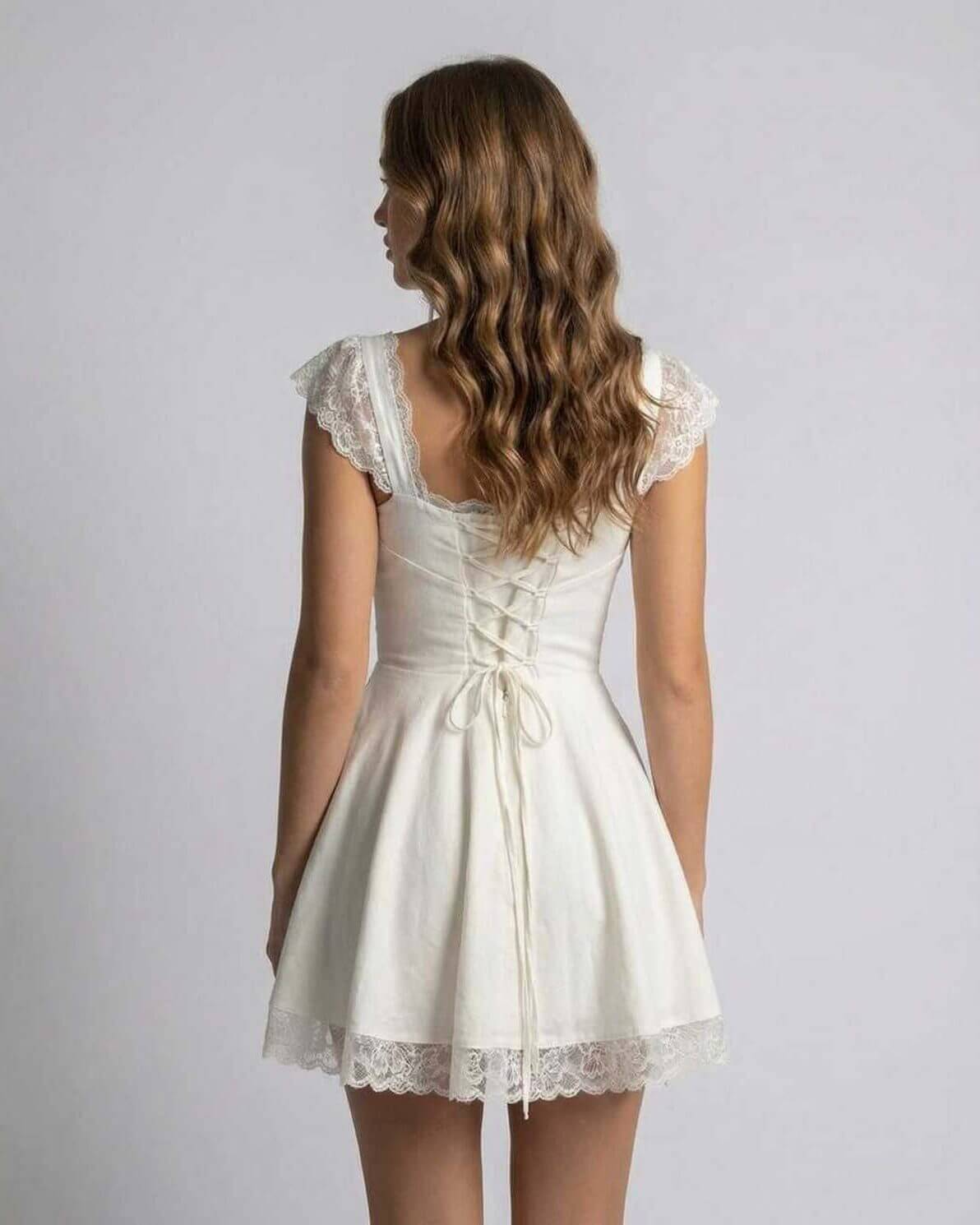 Robe mini à col carré avec dentelle et dos corset pour femmes