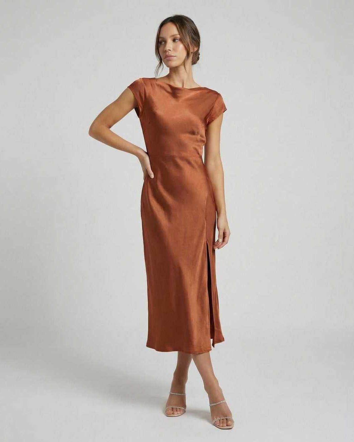 Robe midi à col bateau et manches courtes en satin avec dos torsadé pour femmes