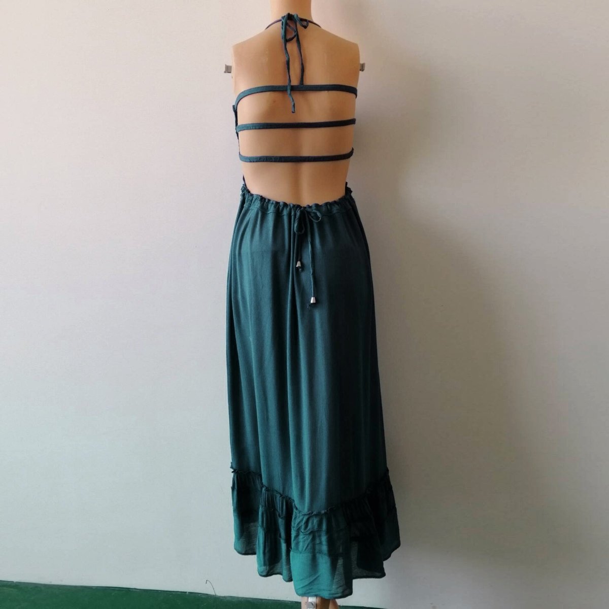 Women's Backless Bohemian Maxi Dress – Flowy Summer Silhouette with Open Back